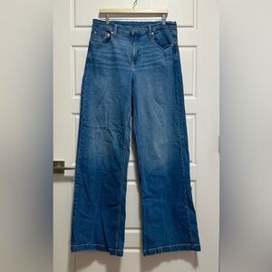 GAP size 32/14 Tall Women's High Rise Stride Wide Leg Jeans in light wash